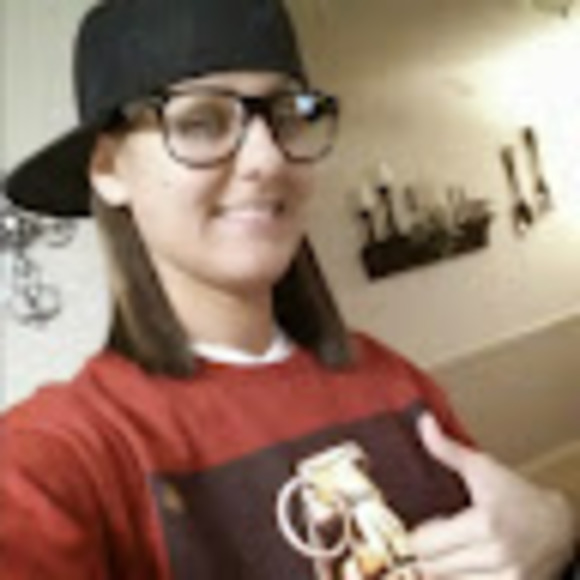 Meet your Posher, Melissa - Picture 1 of 1